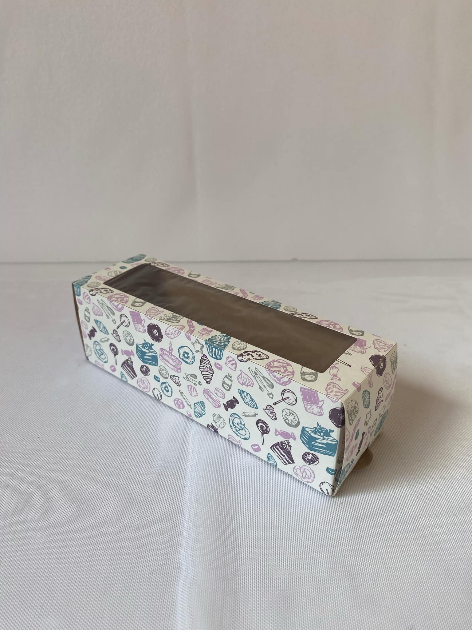 Krabička na makrónky s okienkom(18x5,5x5,5cm)